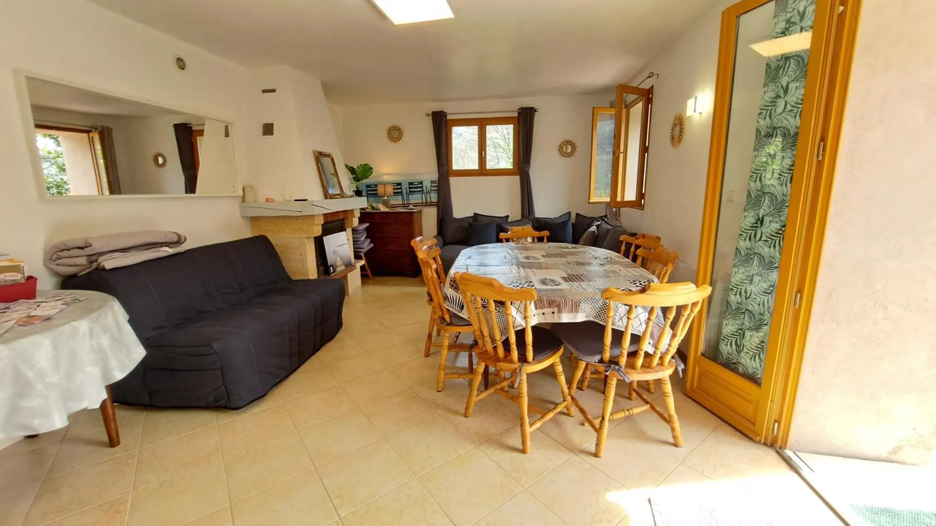 Дом отдыха Locations-06 La Maison Du Paysan Villa Independante Pour 8 Sur La Cote D'Azur Le Bar-sur-Loup Франция